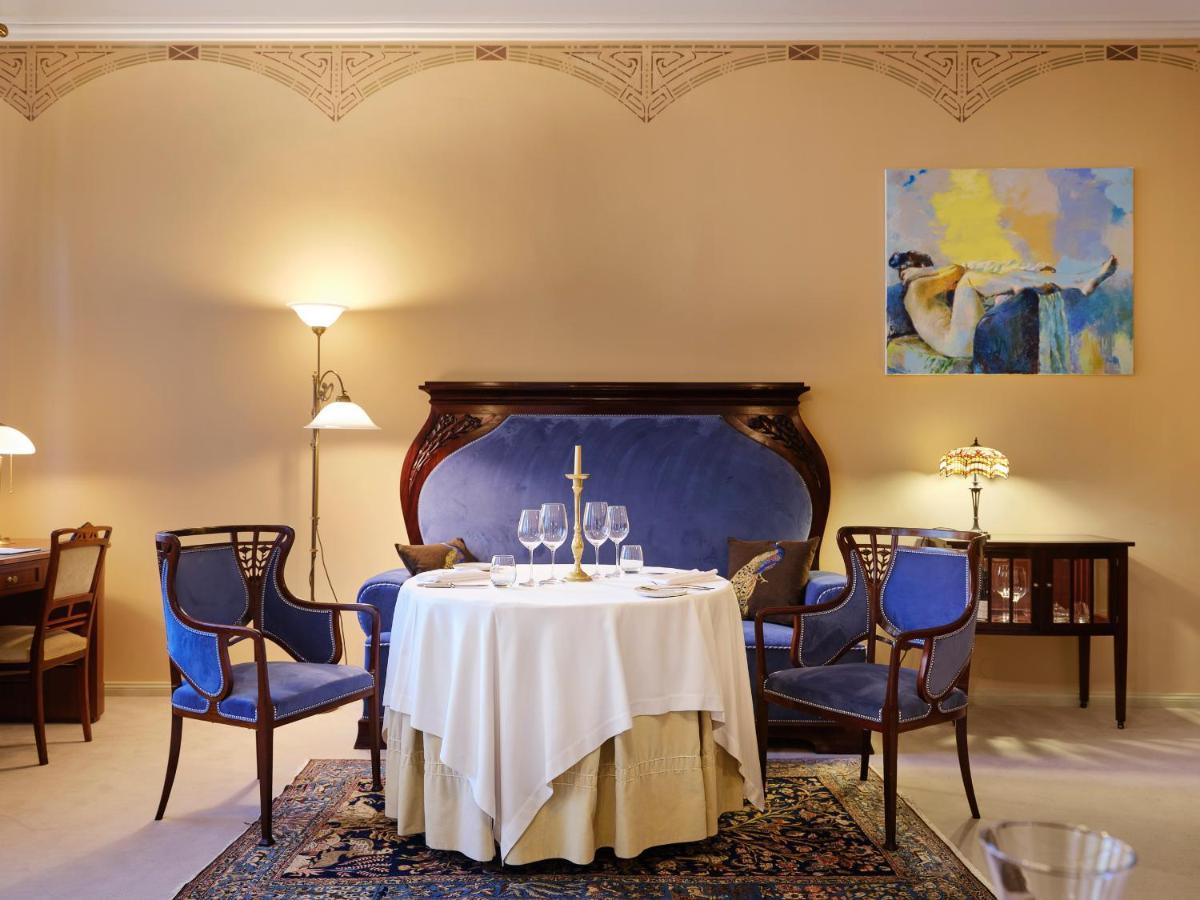 Ammende Restaurant And 5*