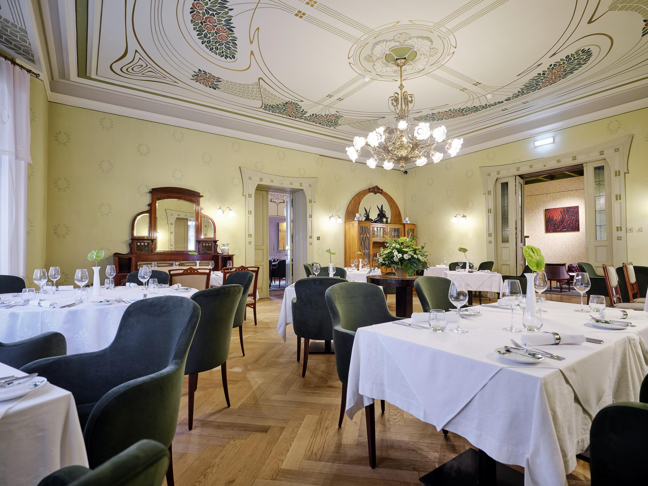 Ammende Restaurant And Hótel 5*